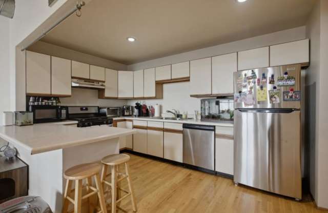 660 W Grand Gallery 4