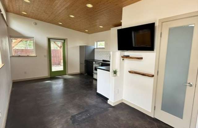 $500 Move-In Special | Updated Studio with In-Unit Laundry & Gated Parking photos photos
