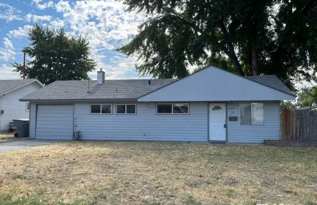Remodeled Rambler for Rent! New Floors, New Bathroom, Fully Fenced Yard, Pets Welcome! photos photos