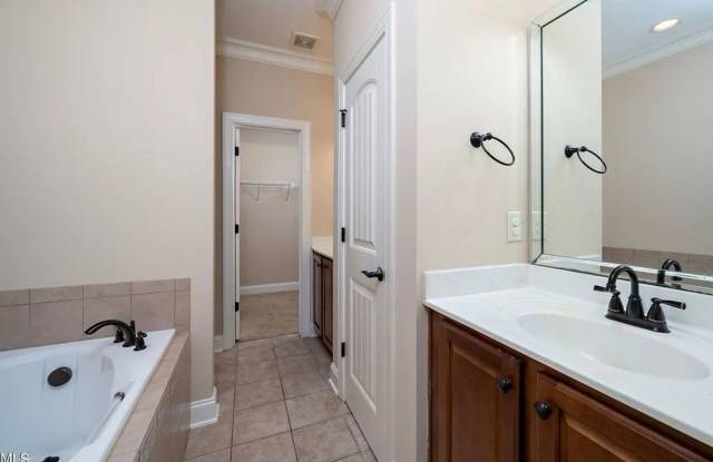 Room in 3 Bedroom Home at Indigo Ridge Pl photos photos
