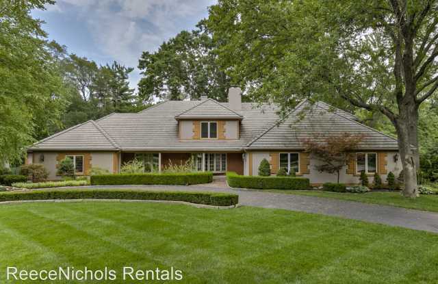 8339 Roe - 8339 Roe Avenue, Prairie Village, KS 66207
