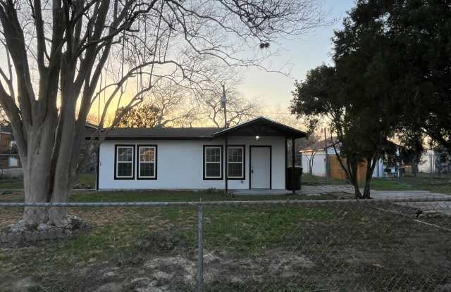 TULOSO MIDWAY WITH WATER AND ELECTRIC INCLUDED!! photos photos