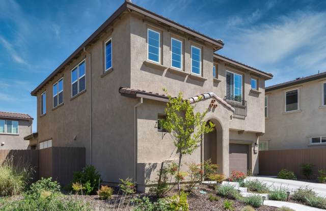 Immaculate single owner home in Natomas w/generous open layout Gallery 4