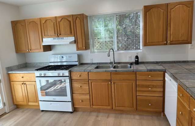 BEAUTIFUL 2 BEDROOM DUPLEX photos photos