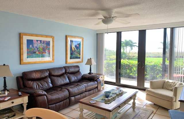 Only steps from the pool & the beach!!!  MARCO ISLAND TWO BEDROOM ** Gallery 3