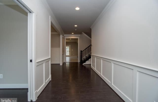 6928 REGENT Lane Gallery 3