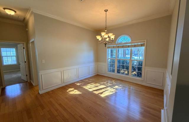4bd/2ba located in the Highlands Subdivision right off of Bemiss. photos photos