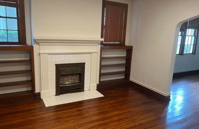 Available NOW ONLY for Short-Term Lease: Prime Downtown Auburn Location! Gallery 3