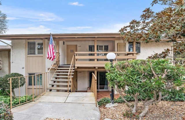 Gorgeous Upper Unit Condo in Fairway Knolls – Lake San Marcos photos photos