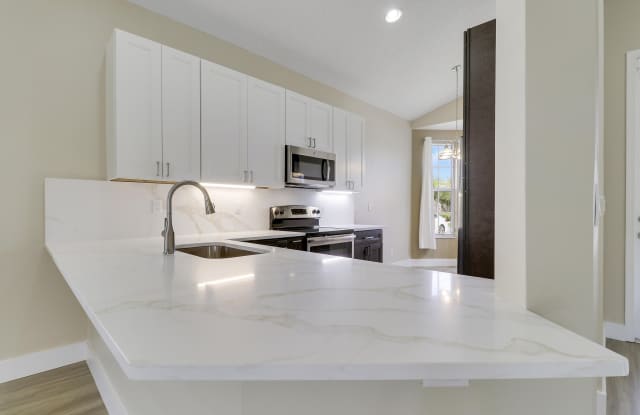 726 SW Aruba Bay photos photos