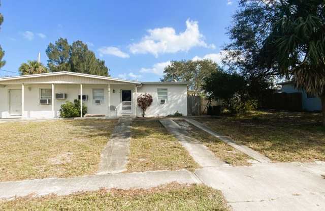 Charming 2 Bed Half Duplex B photos photos