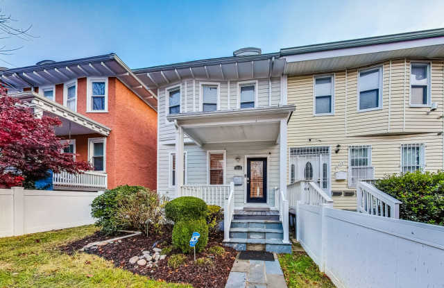 Beautiful TH - 4 bedroom + 3.5 BA - 7 mo - 24 months photos photos
