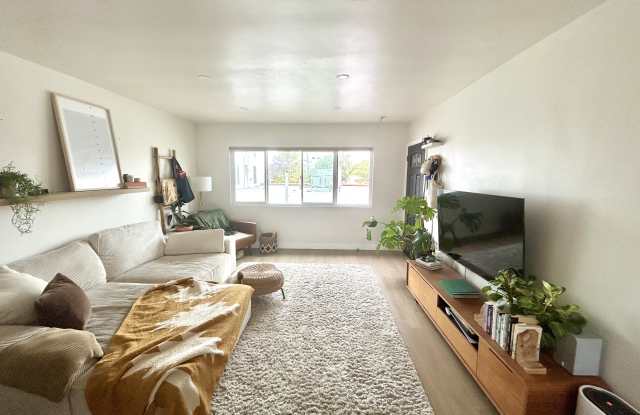 2906 Carmona Avenue photos photos