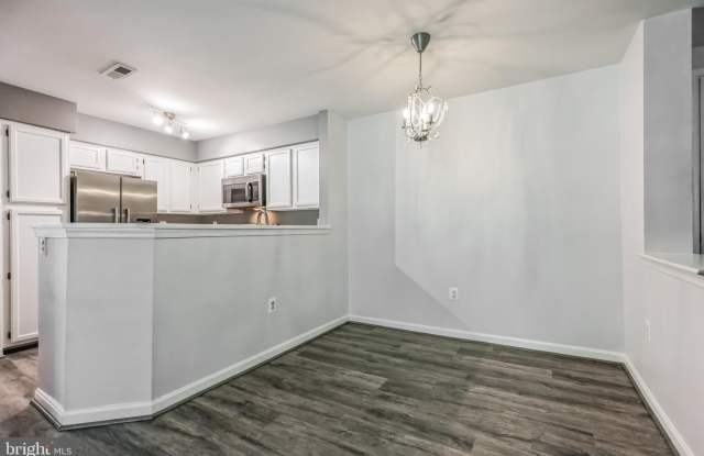 6911 VICTORIA DRIVE Gallery 3