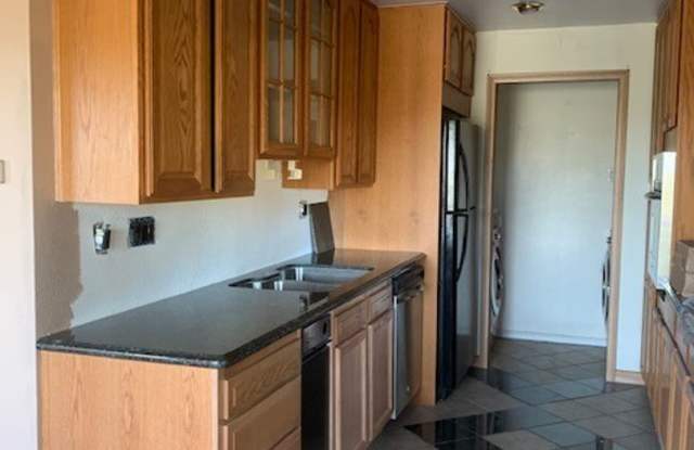 Charming 2bd/2.5 bath! 1 car attached garage, Pool, Close to schools  Shopping! - 4248 Fiesta Way, Oceanside, CA 92057