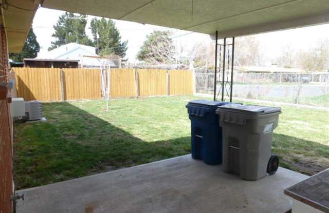 Beautifully Renovated 3 Bedroom, 1 1/2 Bathroom Duplex on the Boise Bench! Newer Carpet and Paint. Gallery 3