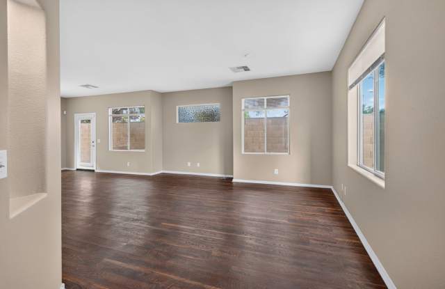 CHARMING TWO-STORY 3-BEDROOM RESIDENCE IN THE GATED SOUTHERN HIGHLANDS COMMUNITY! Gallery 4