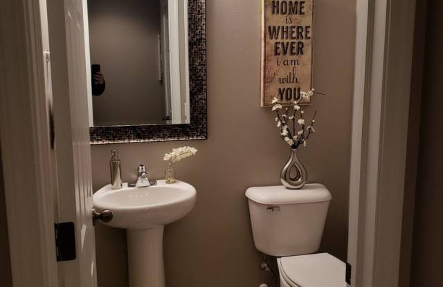 Twinhome in Lakewood Mandan Gallery 4