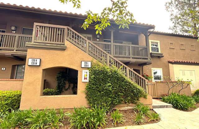 Stylish Upstairs Condo Next to Peter's Canyon photos photos
