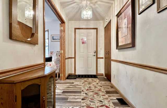 Cute, Comfy & Full of Charm! Gallery 4