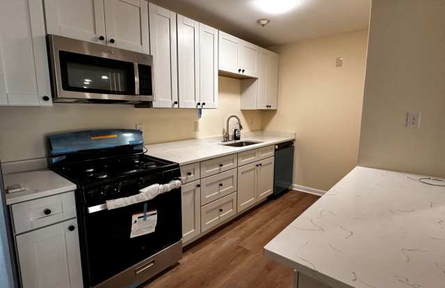 2 Bed/1.5 Bath Apartment in Cranston Gallery 3
