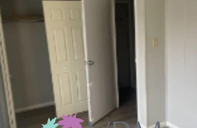 901 West Beardsley Avenue - A Gallery 4