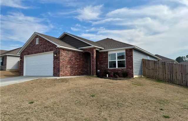 Stylish 3 Bed / 2 Bath with Open Layout & Backyard Retreat photos photos