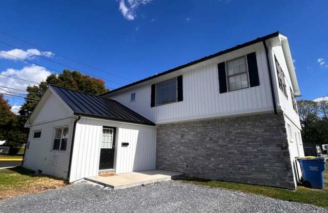 Updated 3 Bed 2 Bath Home In Lititz Gallery 1