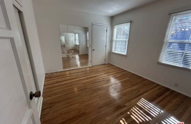 5355 Rhea Avenue photos photos