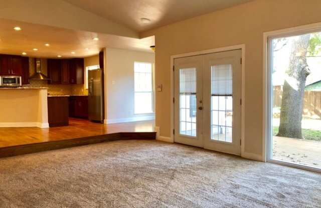 231 E Elmview Place Gallery 4