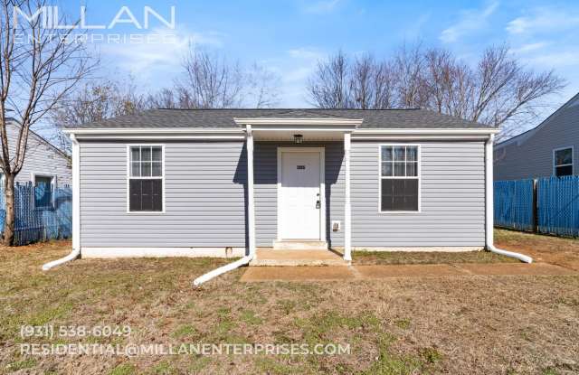 Charming Single-Story Home with Spacious Yard Near Fort Campbell - 305 Burch Road, Clarksville, TN 37042