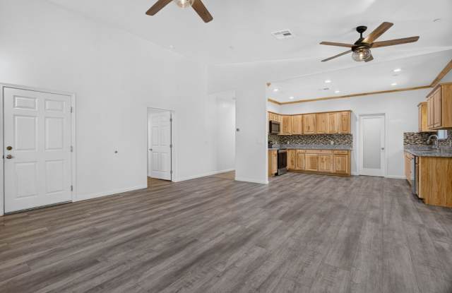 2401 Freeman Drive Gallery 4