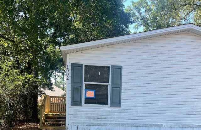 Spacious 4-Bedroom/2-Bath Mobile Home-Great Location!  Minutes to Eglin Air Force Base photos photos