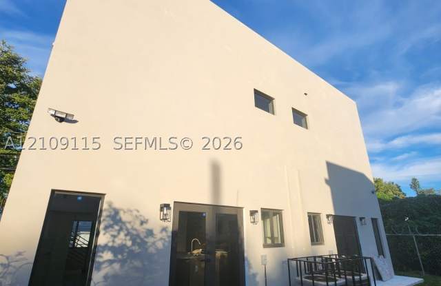 6233 NW 20th Ave Gallery 3