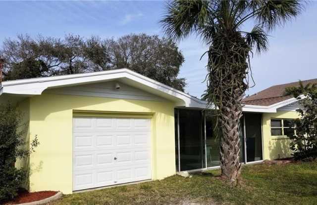 105 CAUSEWAY BOULEVARD - 105 Causeway Boulevard, Belleair Beach, FL 33786