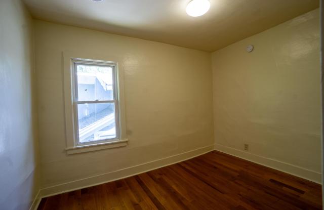 556 Columbus Ave- Second Floor 3 Bedroom Flat Available June 1, 2027 Gallery 4