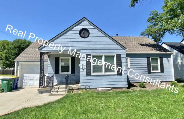 Charming 3-Bedroom Ranch Home in Roeland Park photos photos