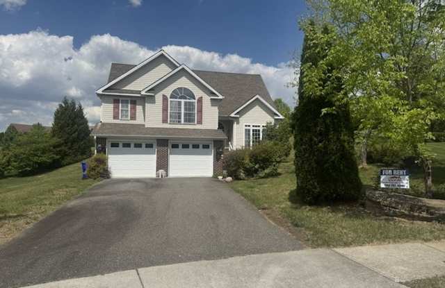 Blacksburg, 3 BR / 2.5 BA Available August 14 photos photos