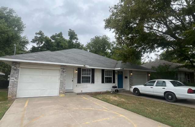 Check this out!!! Great duplex ready for you ! photos photos