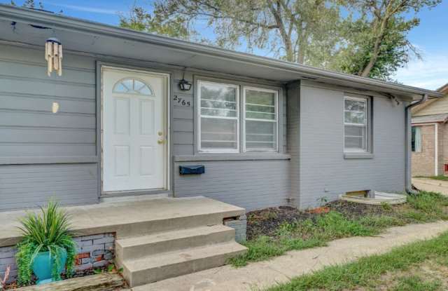 2765 Everett St photos photos
