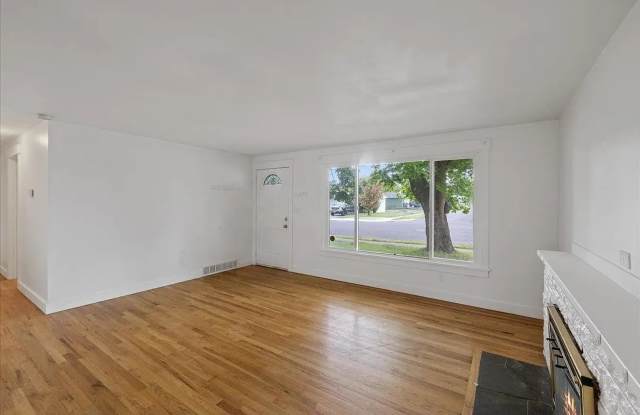 Warm & Welcoming Home in Spokane – Great Location on W Bismark Ave photos photos
