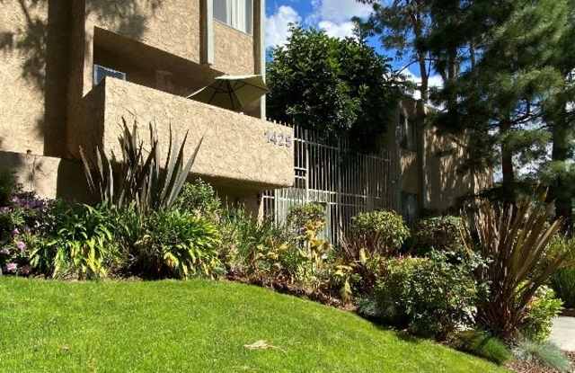 1425 E Orange Grove Blvd Apt 08 Gallery 2
