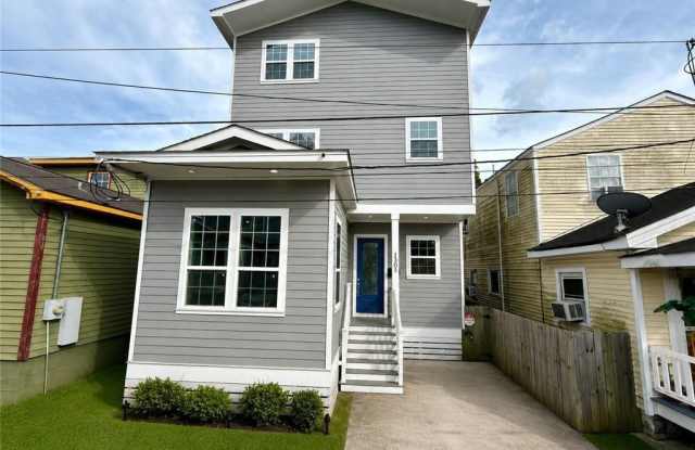 1305 FERRY Place Gallery 1