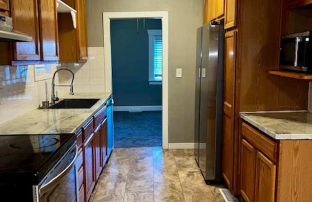 **Free October Rent** 2 Bed 1 Bath Unit Available in Perry District! - 410 East 8th Avenue, Spokane, WA 99202