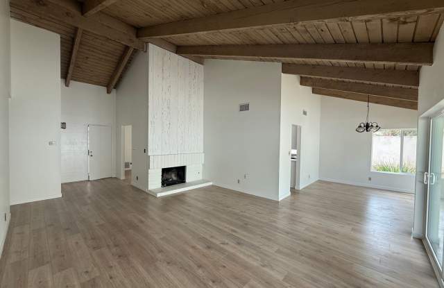 Vaulted Ceilings, New Upgrades & Prime Cul-de-Sac Location Near Shopping & Freeways! - 24625 Overlake, Lake Forest, CA 92630