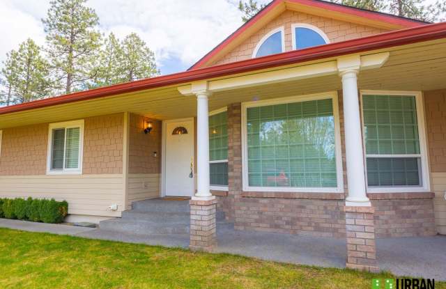 Spacious Glenrose Retreat | 3 Bed + Shop + Private Wooded Setting photos photos