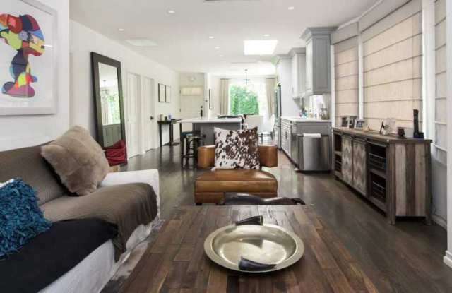 8929 ASHCROFT Avenue Gallery 2