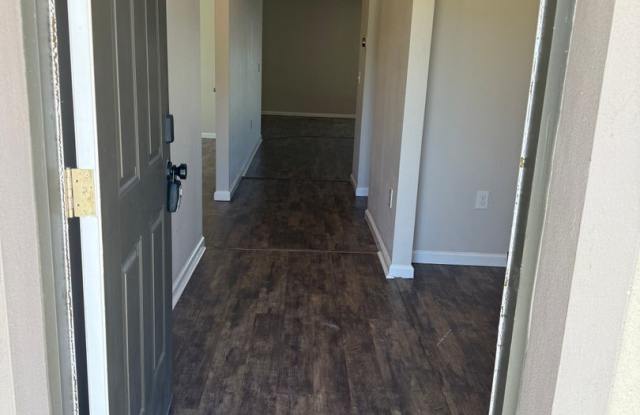 3/2 with Fenced Yard in Gated Community Gallery 4