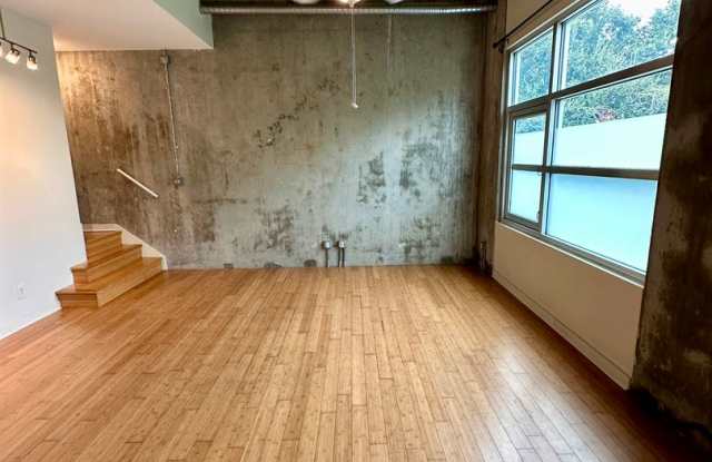 2 BED | 2.5 BATH | Frogtown Apartments Downtown | PARKING SPACE INCLUDED Gallery 4