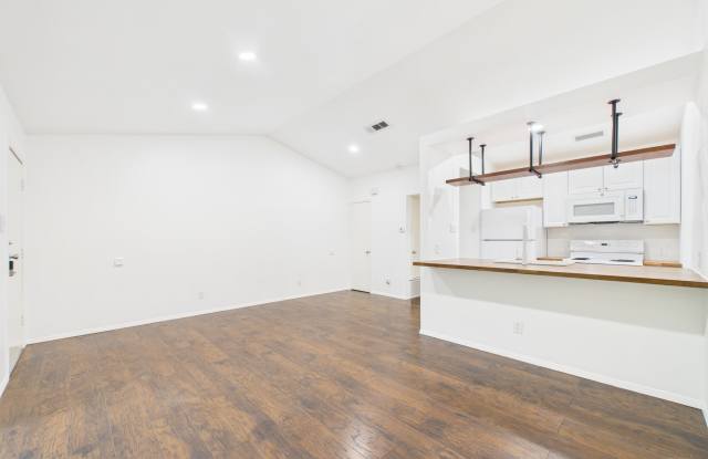 1305 Hollow Creek Dr Apt 3 - 1305 Hollow Creek Drive, Austin, TX 78704